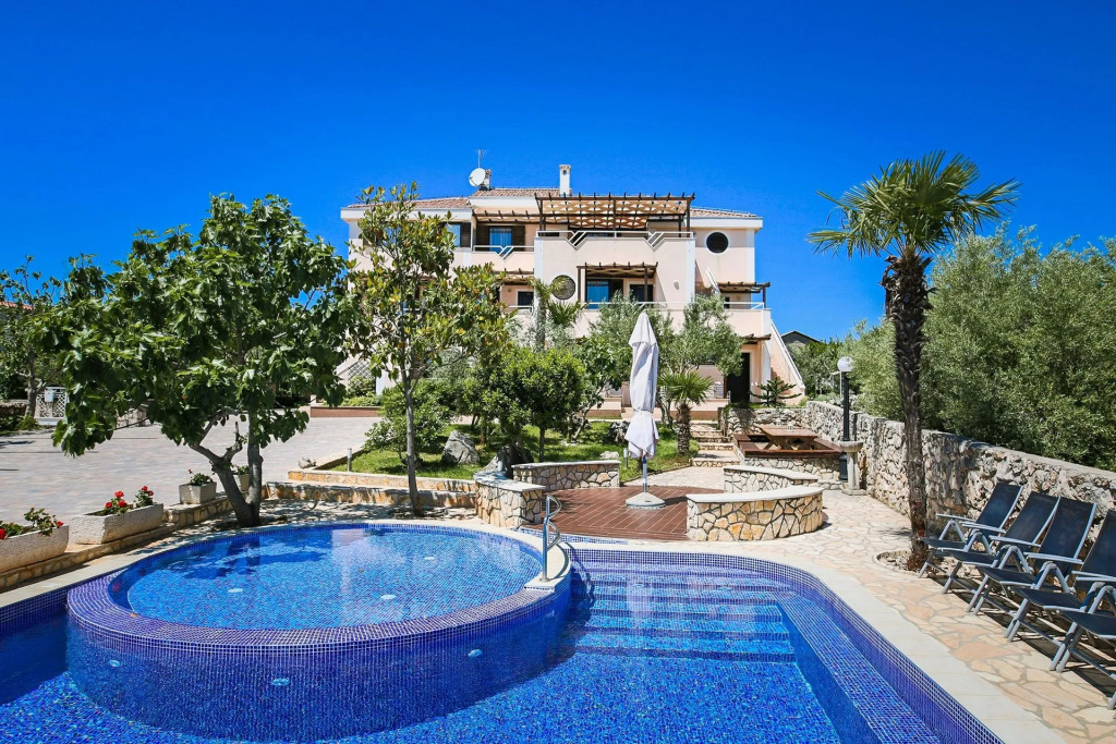 Villa Haya with heated pool
