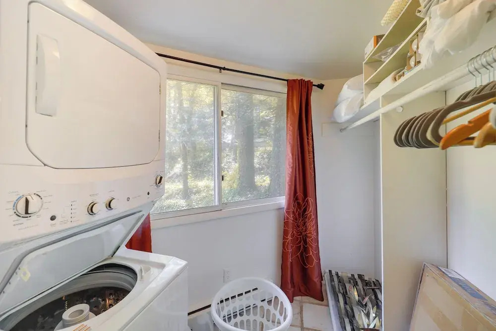 Pet-friendly Getaway w/ Porch in Banner Elk!