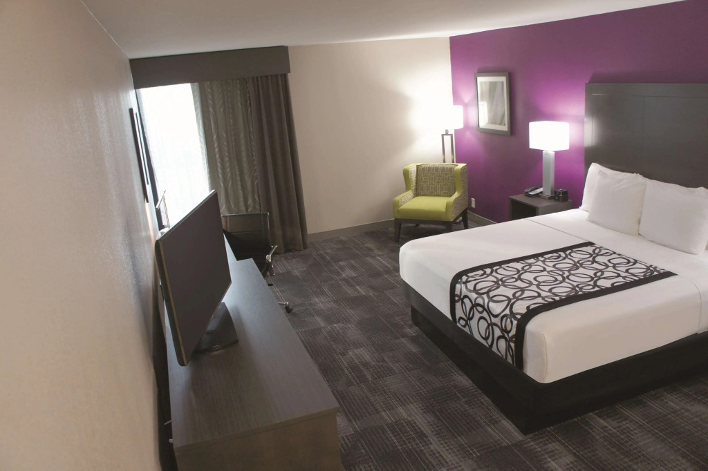 La Quinta Inn & Suites By Wyndham Columbus Ms