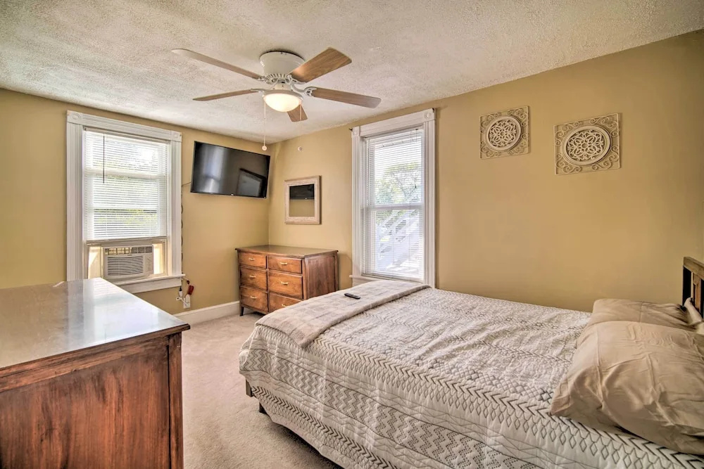 Family-friendly Wildwood Apt: Bike to Beach!