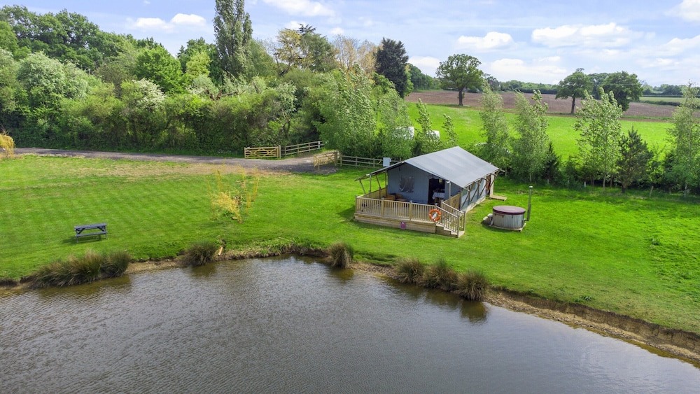 Safari Tent by Hertford Lake With Hot Tub