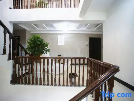 Jiuqinju Rest Xiangyang Audiovisual Homestay (Huaihua High speed Railway  Station Branch)