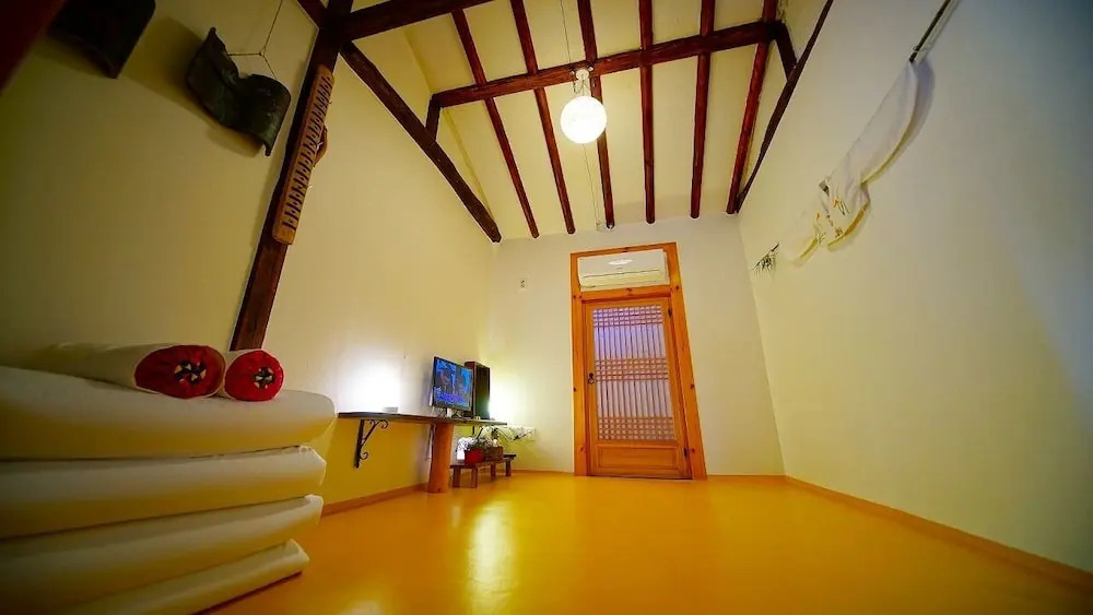 Gamsung Hanok