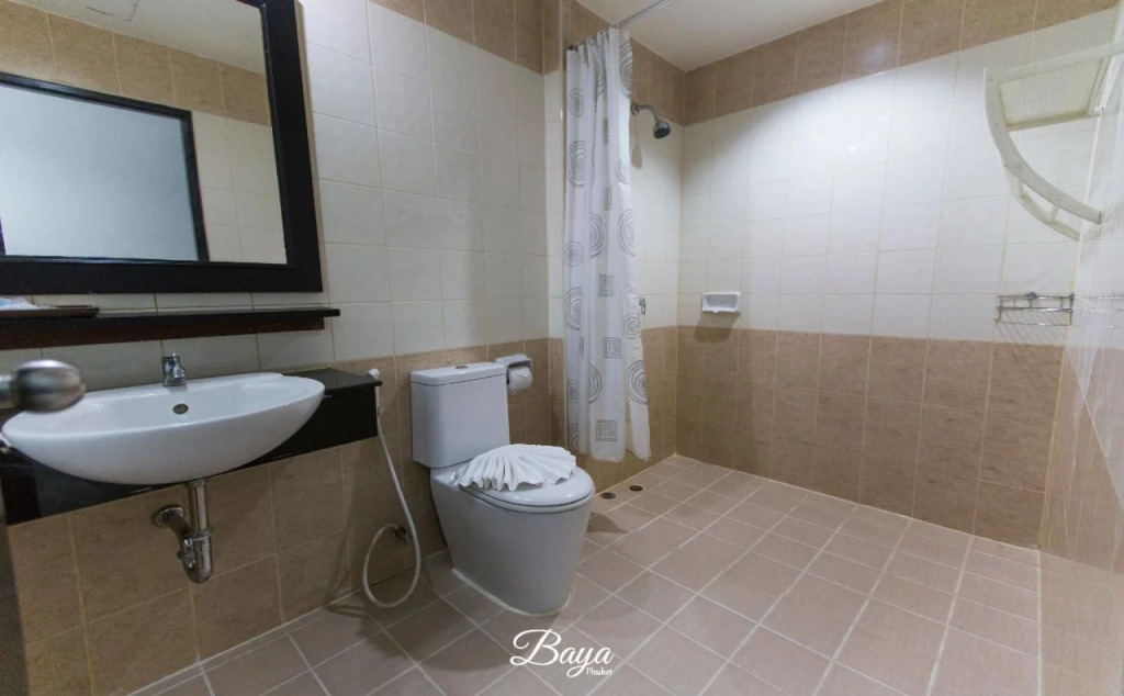 Hotel Baya Phuket - Rooftop Pool, Next to Food Market & Steps to Beach