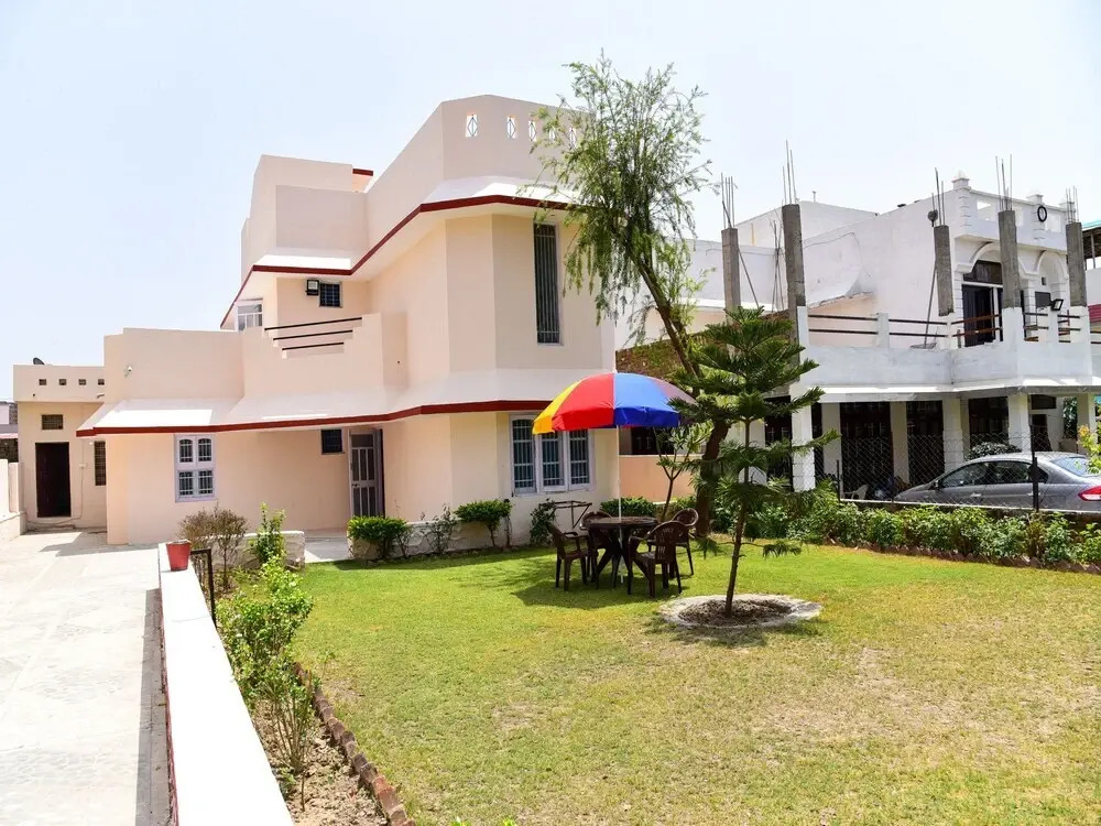 Home Modern Villa by OYO Rooms