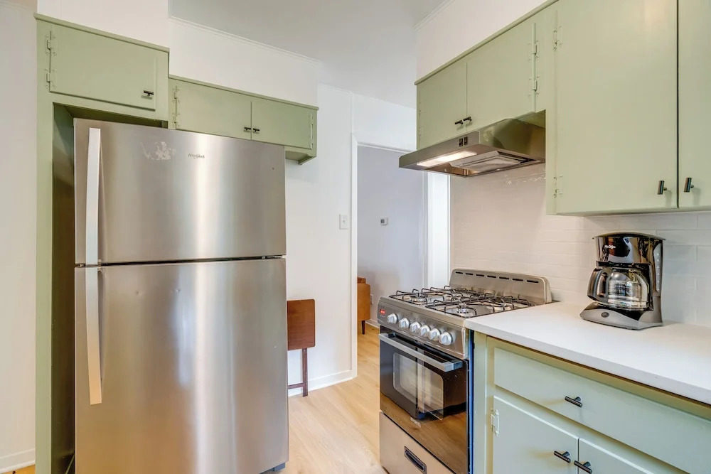 Walk to Campus: Creekside Austin Duplex!