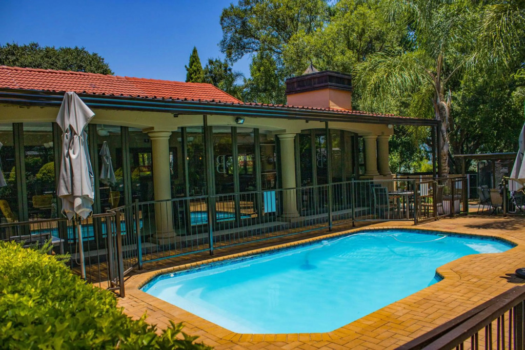 Hutten Heights Lodge by Ilawu