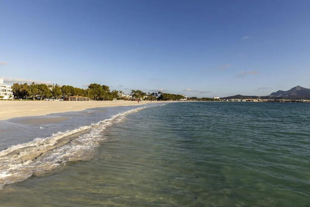 Beachfront apartment in Alcudia beach CB 3