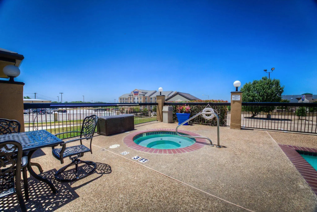 Holiday Inn Express Hotel and Suites Weatherford by IHG