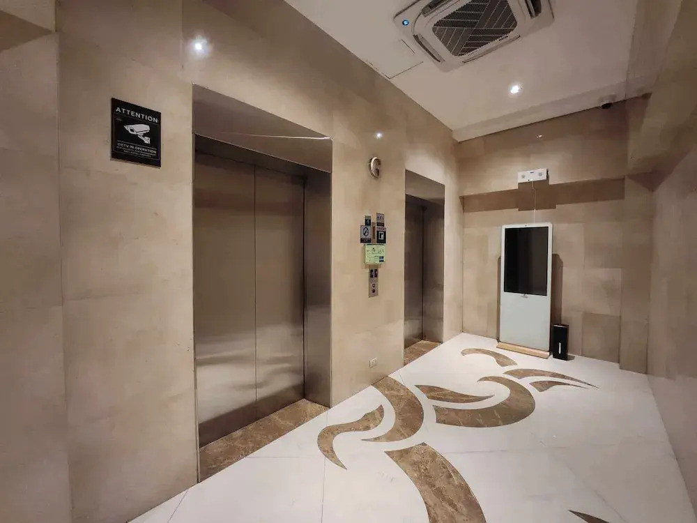 1 Bed Apartment - Sleeps 7 - Pool & Wifi