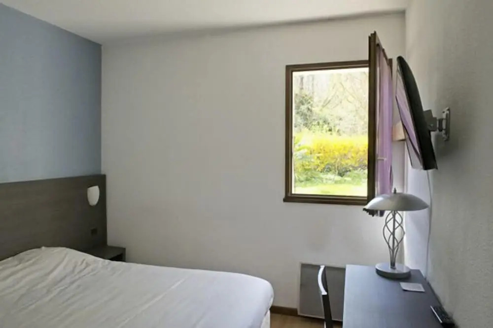 Logis Hôtel La Cascade - Lyon Nord