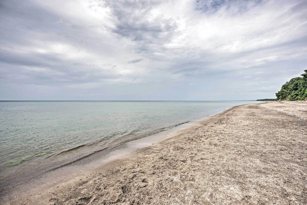 Upscale Family Retreat w/ Fire Pit, Walk to Beach