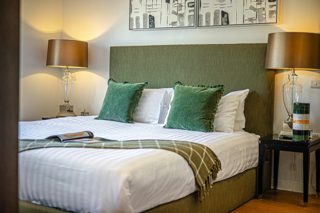 Gloucester Road Apartments by DMONTRIO