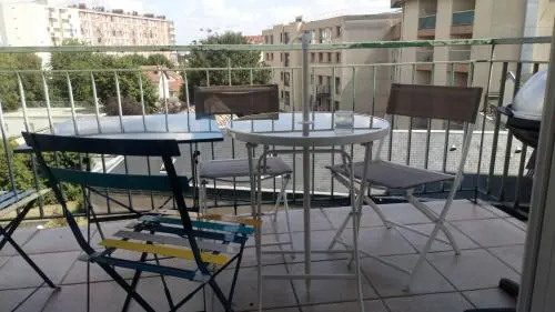 Sur le Toit du Bureau, T2 République