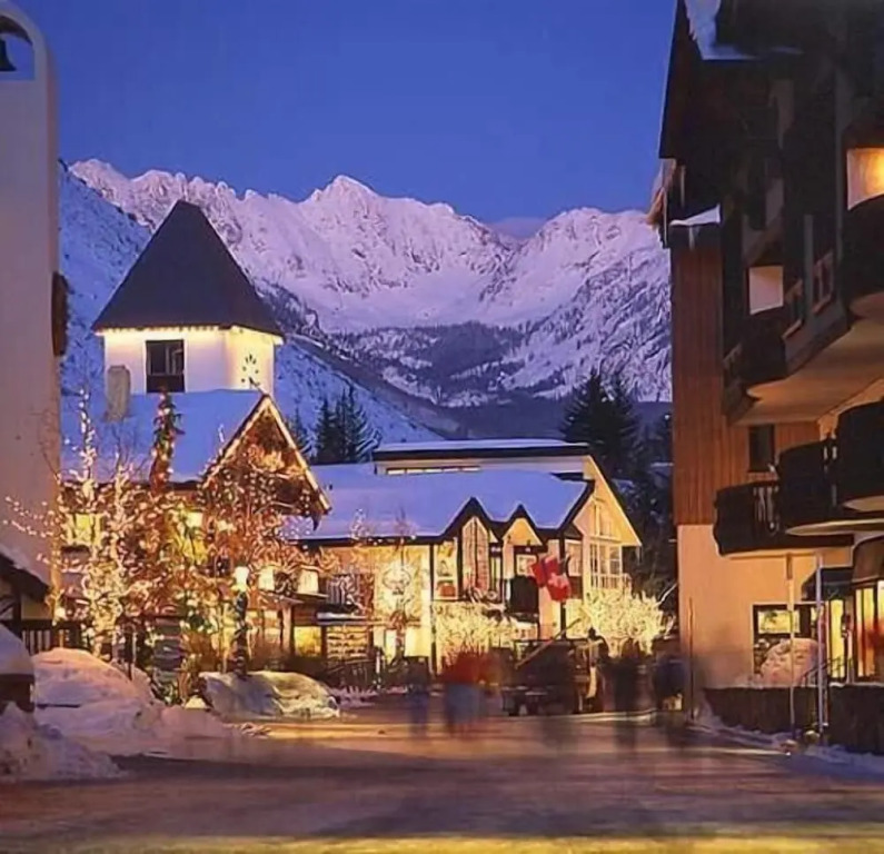 Condo with Vaulted Ceiling & Spectacular Mountain Views by RedAwning