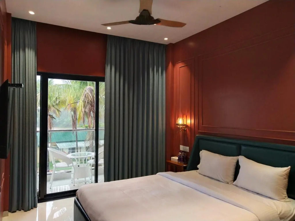 Paramount Riverfront Resort & Spa