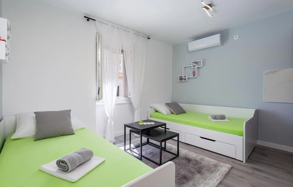 Beautiful Home in Pag With Wifi and 4 Bedrooms