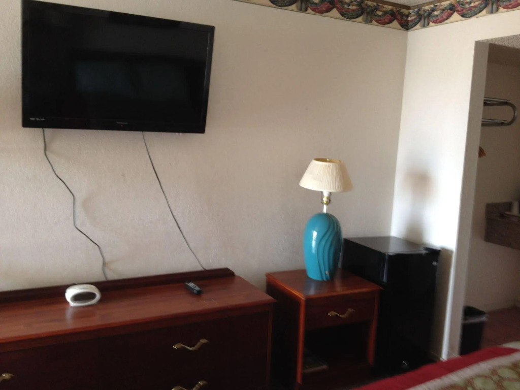 Crown Inn Grand Prairie