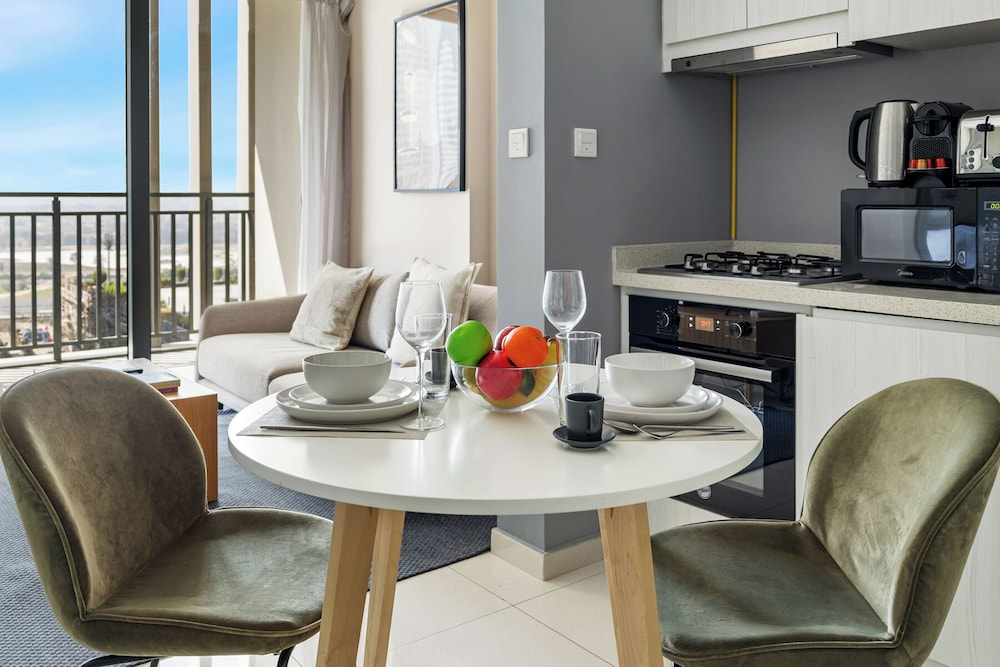 Canal View 1BR Near Business Bay Metro