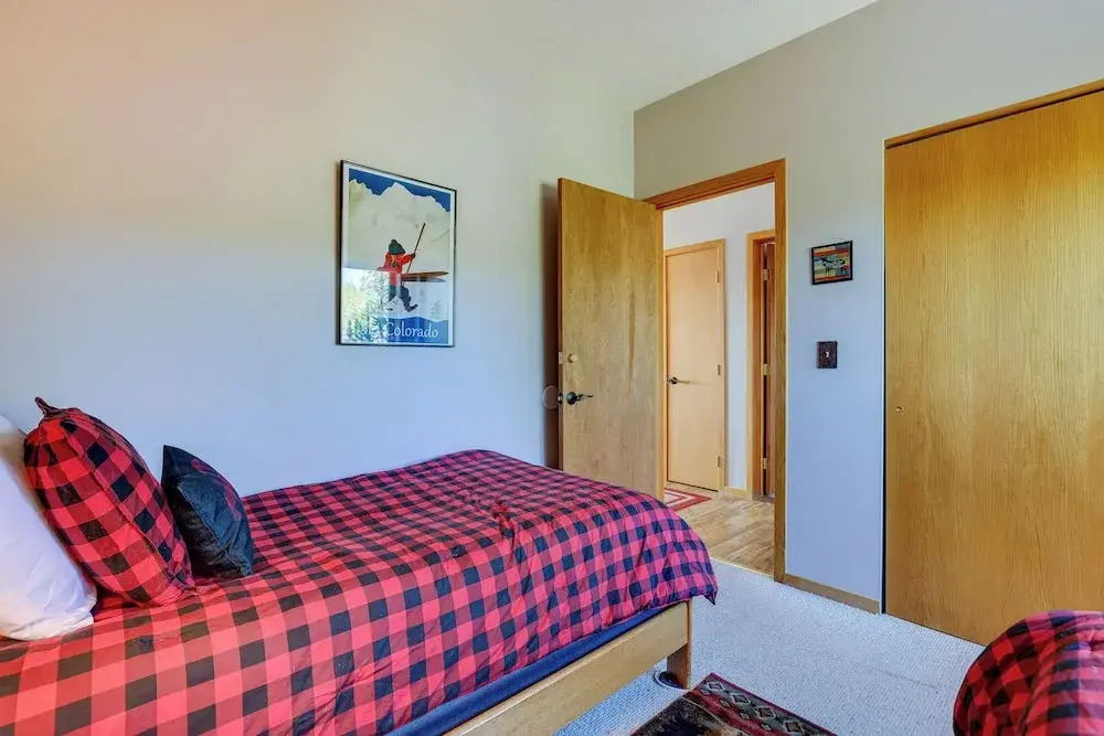 Heated Pool Access + Near Skiing: Colorado Retreat