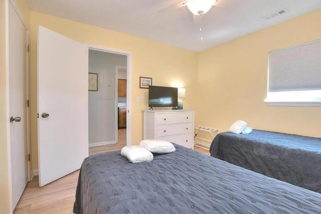 Oak Island Beach Villa 1609 - The Captains Perch