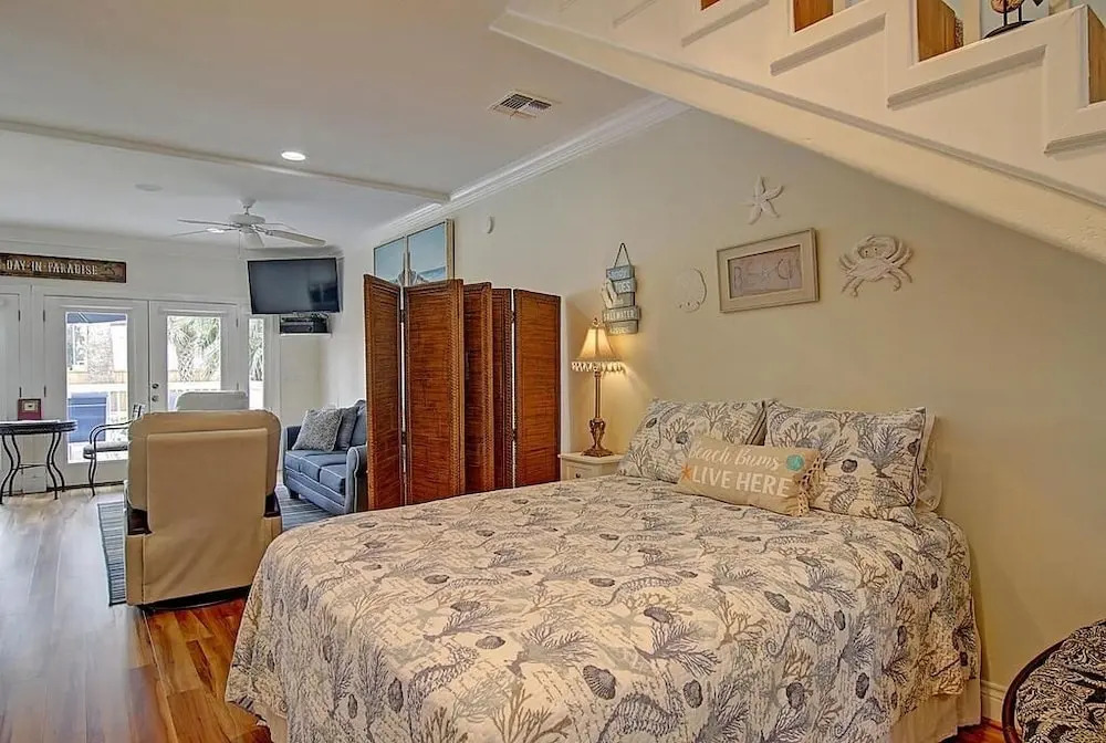 Mustang Court #131 1 Bedroom Condo by Redawning