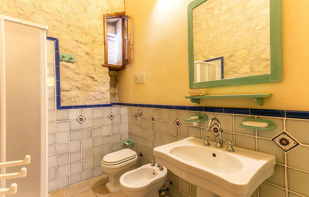 Awesome Home in Ragusa With 5 Bedrooms, Wifi and Private Swimming Pool