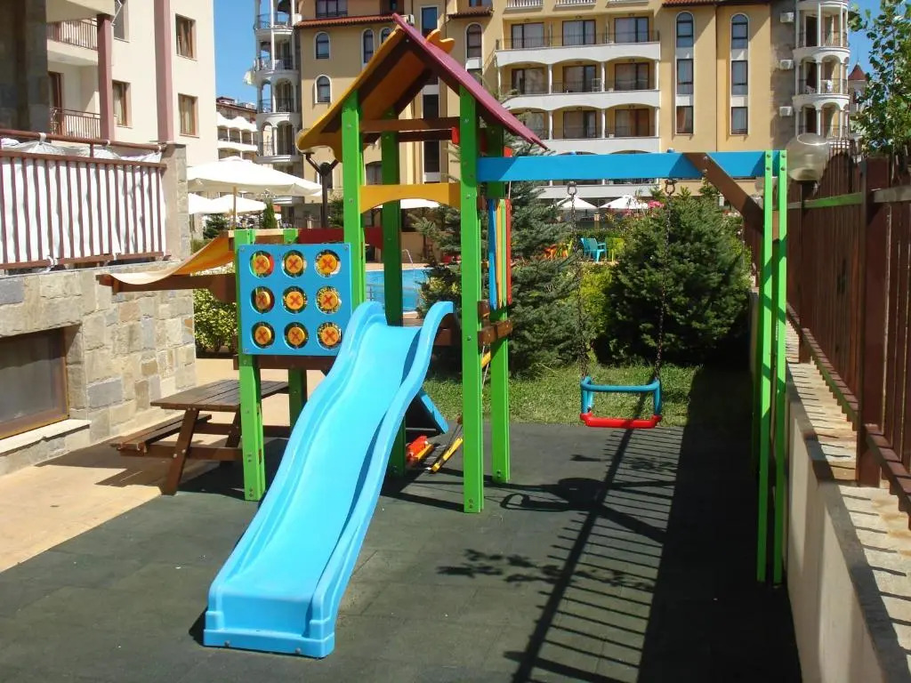 Summer Breeze Apartments