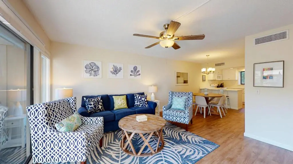 4 Hickory Cove