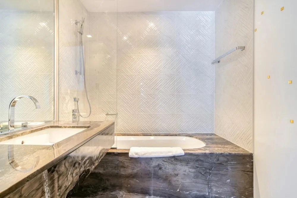High-end Luxe Apt w Marina Views