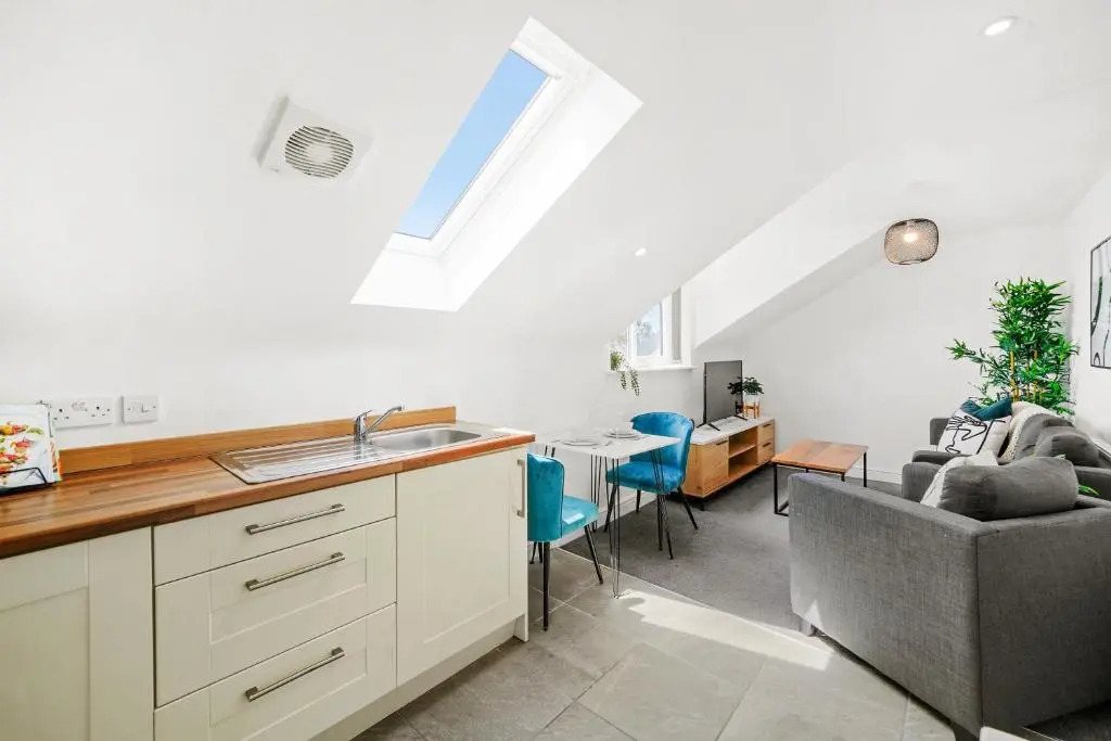 6 Sarah House by Truestays - 2 Bedroom Apartment - FREE Wifi & Parking