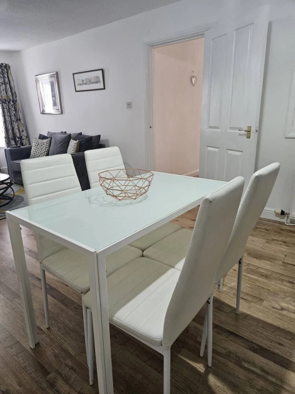 Egremont 2-br Flat With Free Parking & Wi-fi