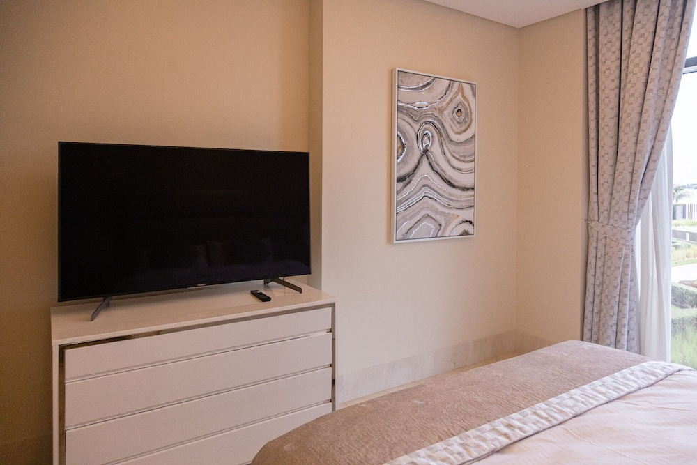 Palm Perfection 3BR with Private Beach