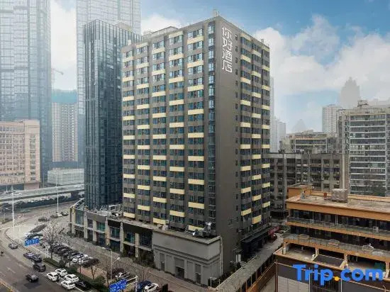 Hello Hotel（Wuhan skp Chuhehanjie Branch)
