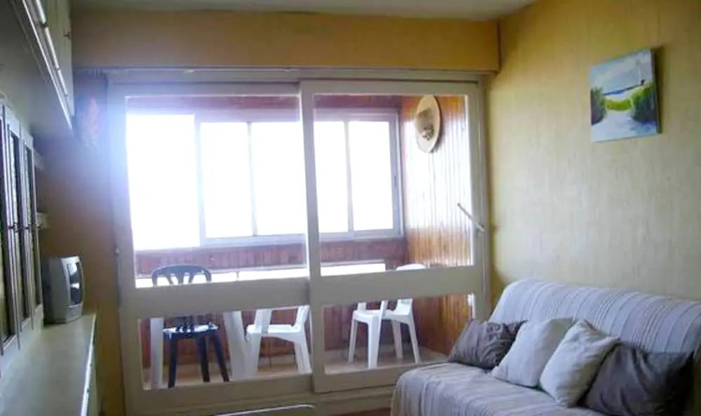 Apartment With one Bedroom in Saint-hilaire-de-riez, With Wonderful sea View and Furnished Balcony - 500 m From the Beach