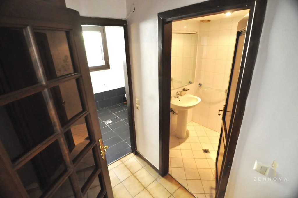 Zennova 80 Kastra Apartment