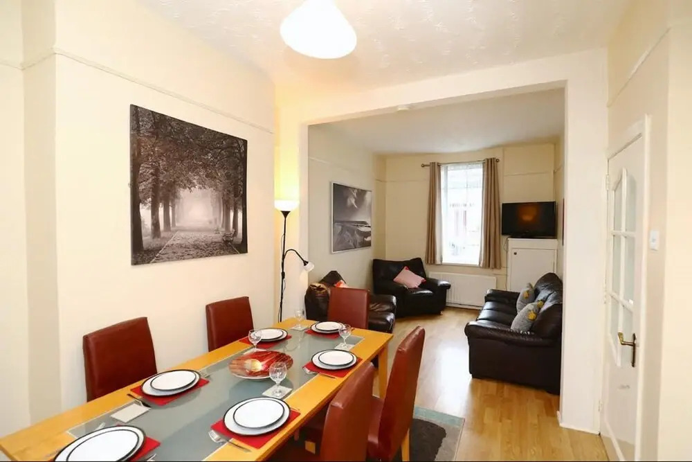 90 Ainsworth Ave Guest House NEW