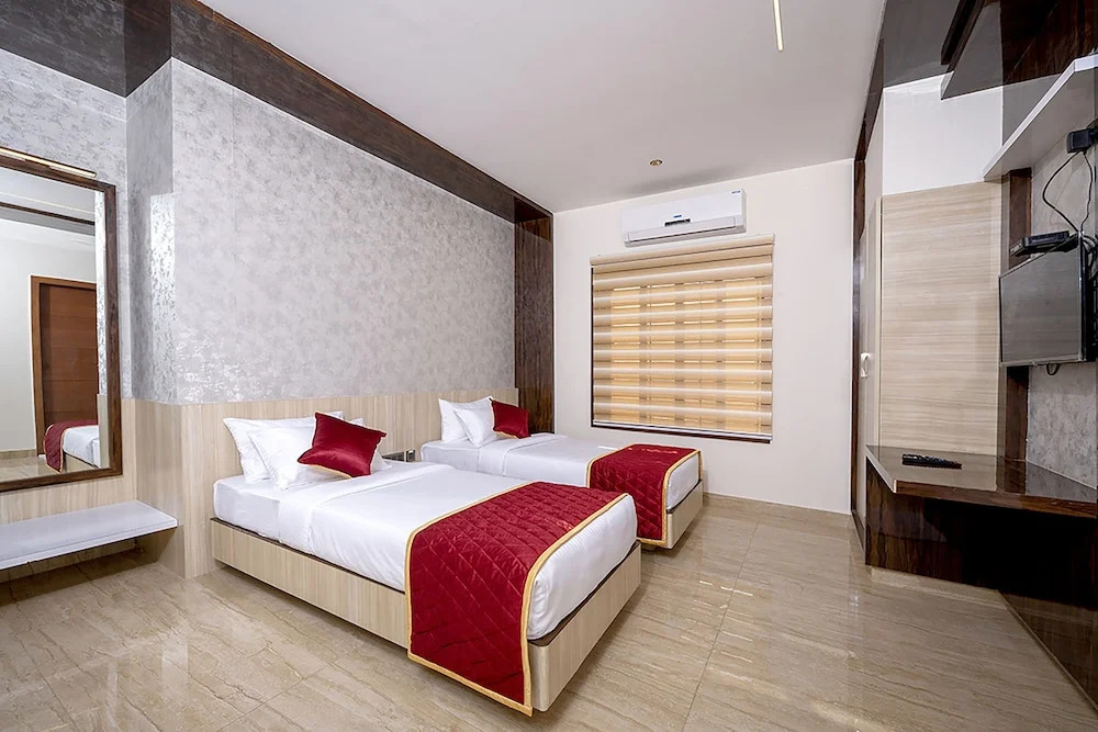 Momak 2 Hotel & Suites