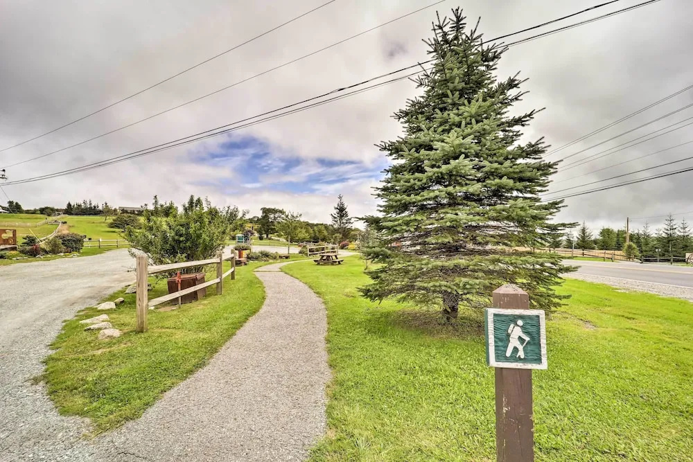 Scenic Views! Ski-in/ski-out Condo in Beech Mtn