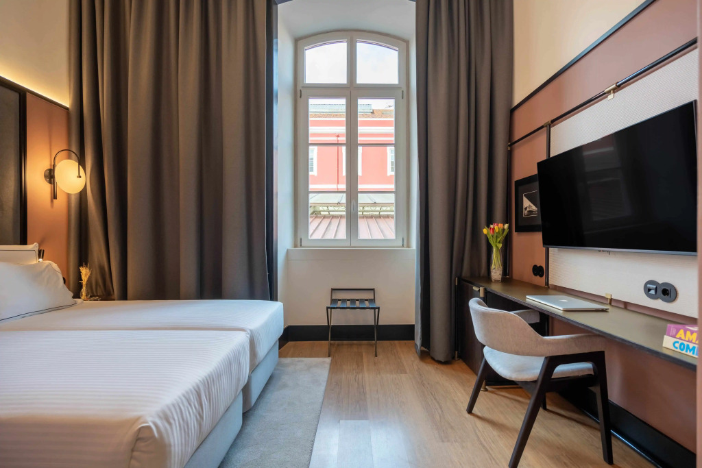 The Editory Riverside Hotel, an Historic Hotel