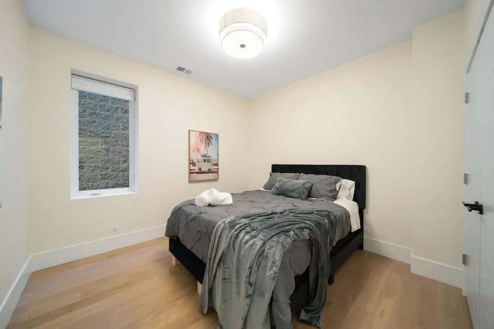 New 3 Bed by United Center w Parking Balcony