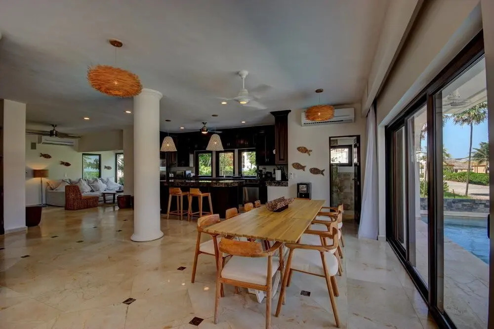 Wonderful 6 Bedroom villa 5 steps to the Best Beach in Playacar