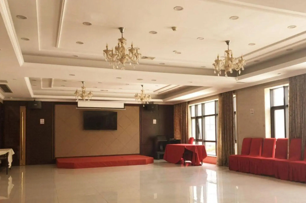 Four Seasons Garden Hotel & Resorts