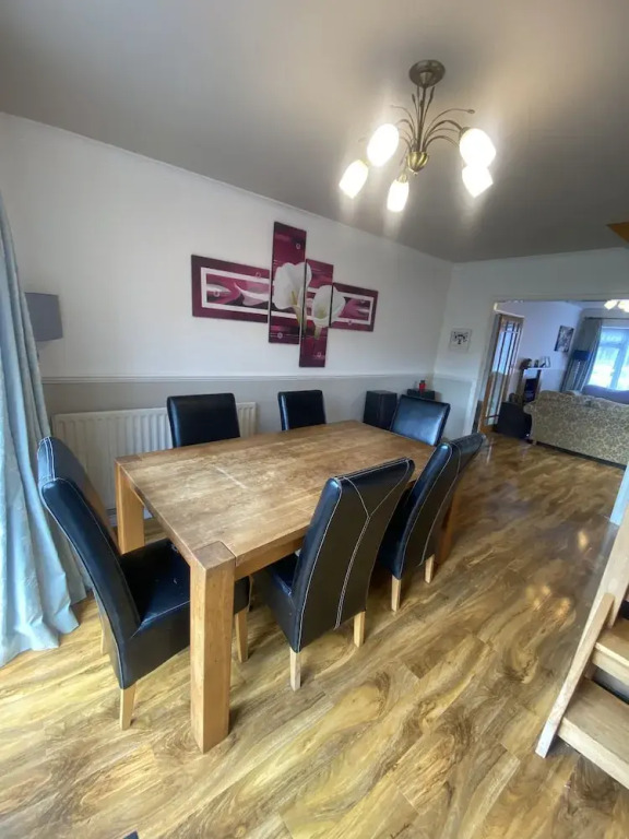 3 Bedroom House, Hot Tub,torbay, Sleeps 6, Parking