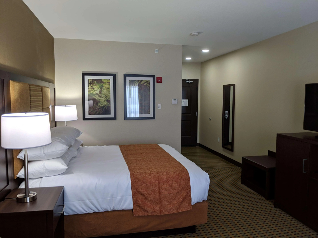 Best Western Plus Hinton Inn & Suites