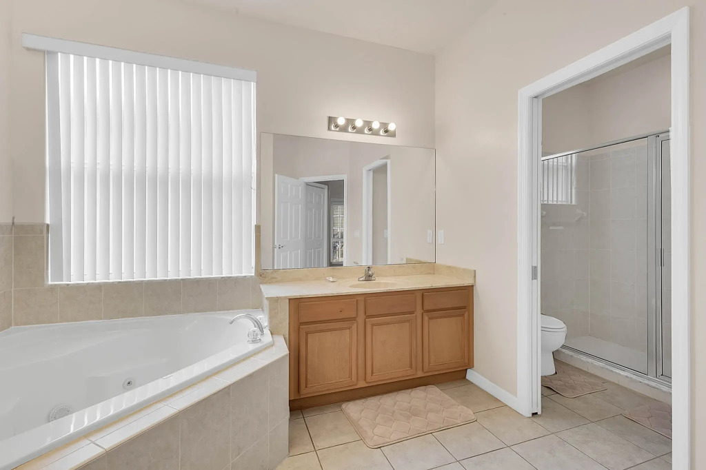 CP672OD - 5 beds pool & spa home with game room, Davenport, US