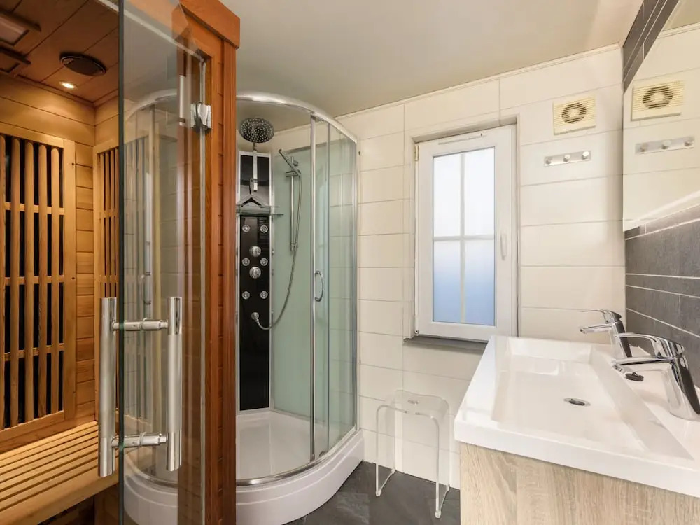 Luxe Chalet w/ Sauna