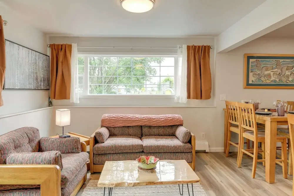 Shared Yard + Fire Pit: Airy Anchorage Apt!