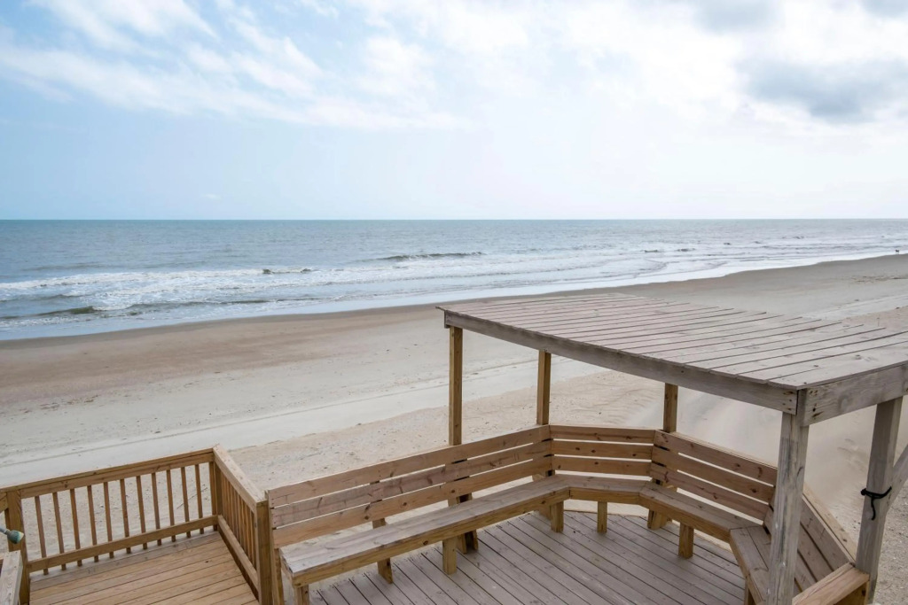 Wahoo by Oak Island Accommodations