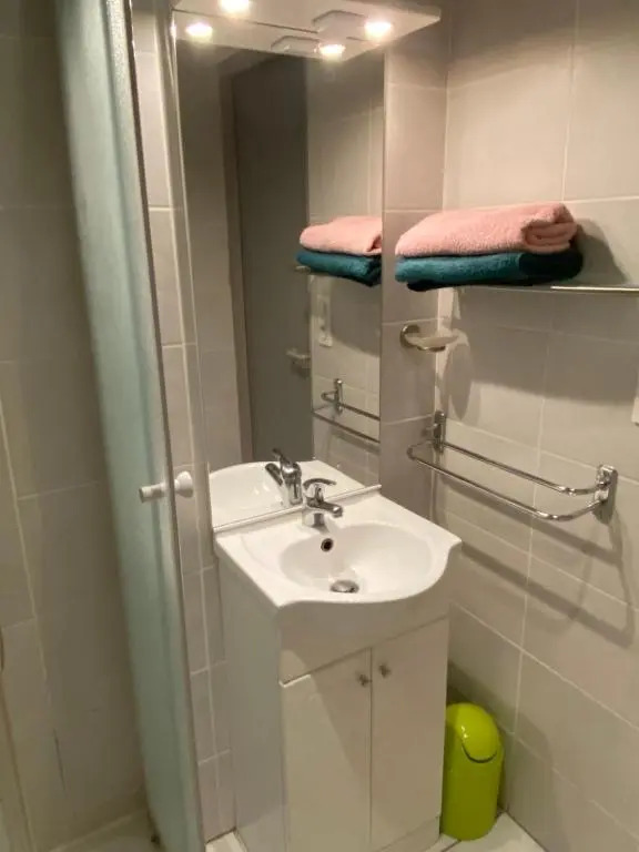 Studio center ville avec ascenseur 3 mins à therme